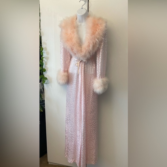 Vintage Other - Vintage Rare Lucie Ann Pink fur textured robe dressing nightgown Medium